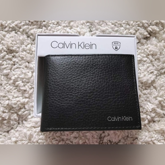 Calvin Klein leather bifold wallet - Picture 1 of 5